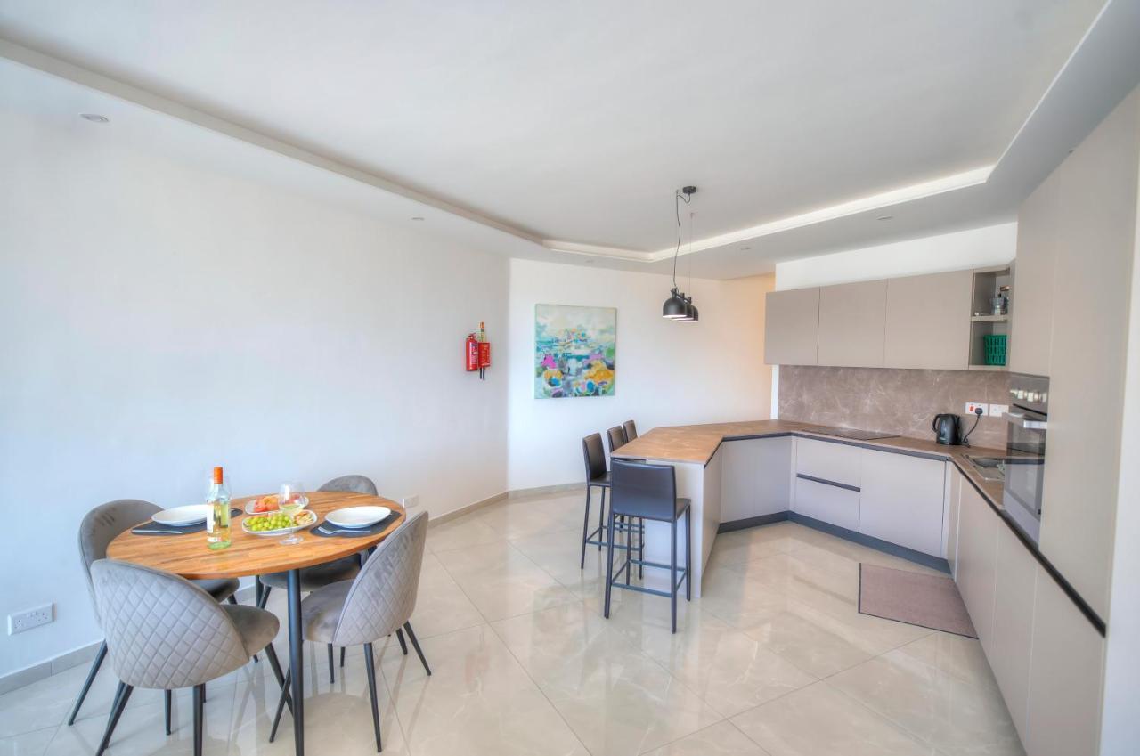 Seaside Apartment In The Heart Of Xlendi Gozo Buitenkant foto